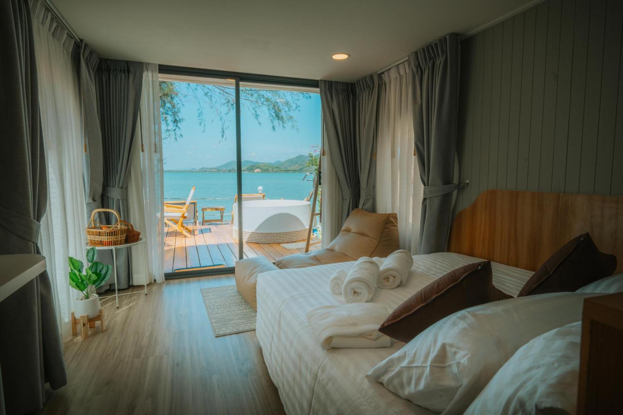 Sea Sand See Sky Beach Front Resort Phuket Esterno foto