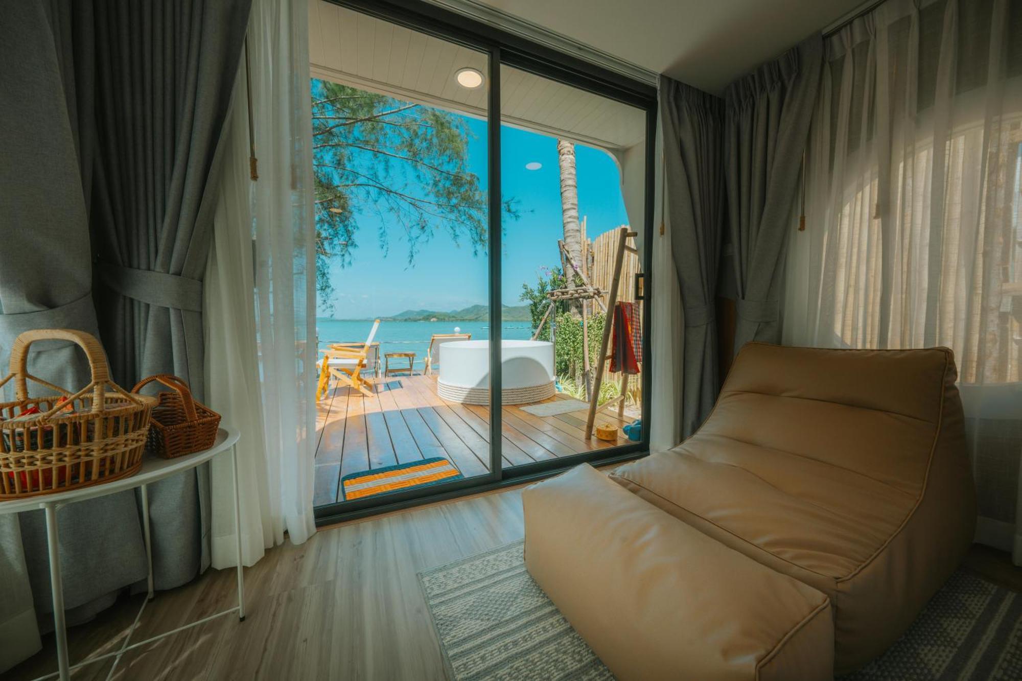 Sea Sand See Sky Beach Front Resort Phuket Esterno foto